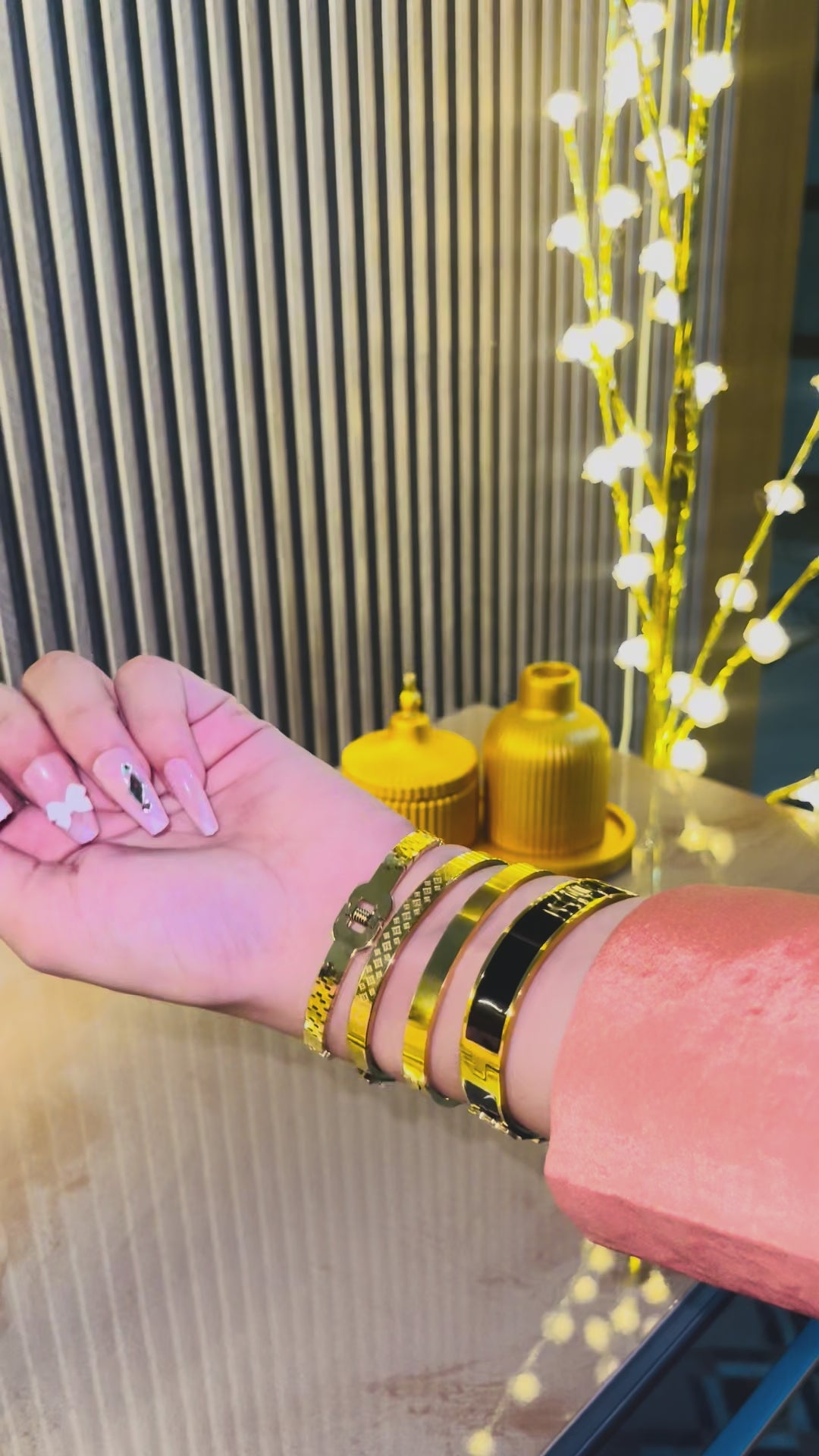 Load video: LUXE BANGLES